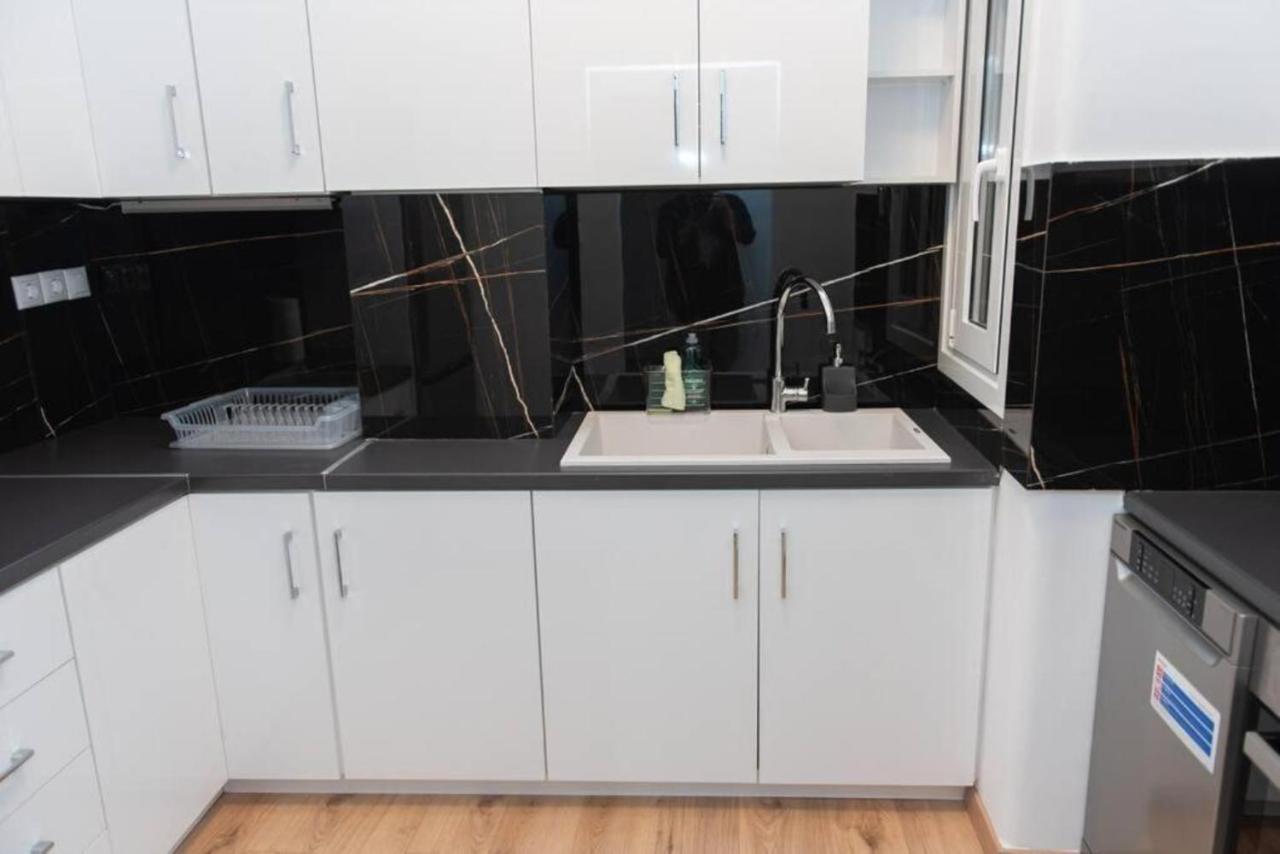 Renovated Spacious Flat 7Min To Subway Station- 雅典 外观 照片
